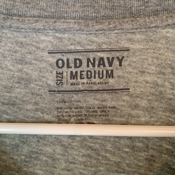 Men’s Medium Gray V Neck from Old Navy - Picture 2 of 3